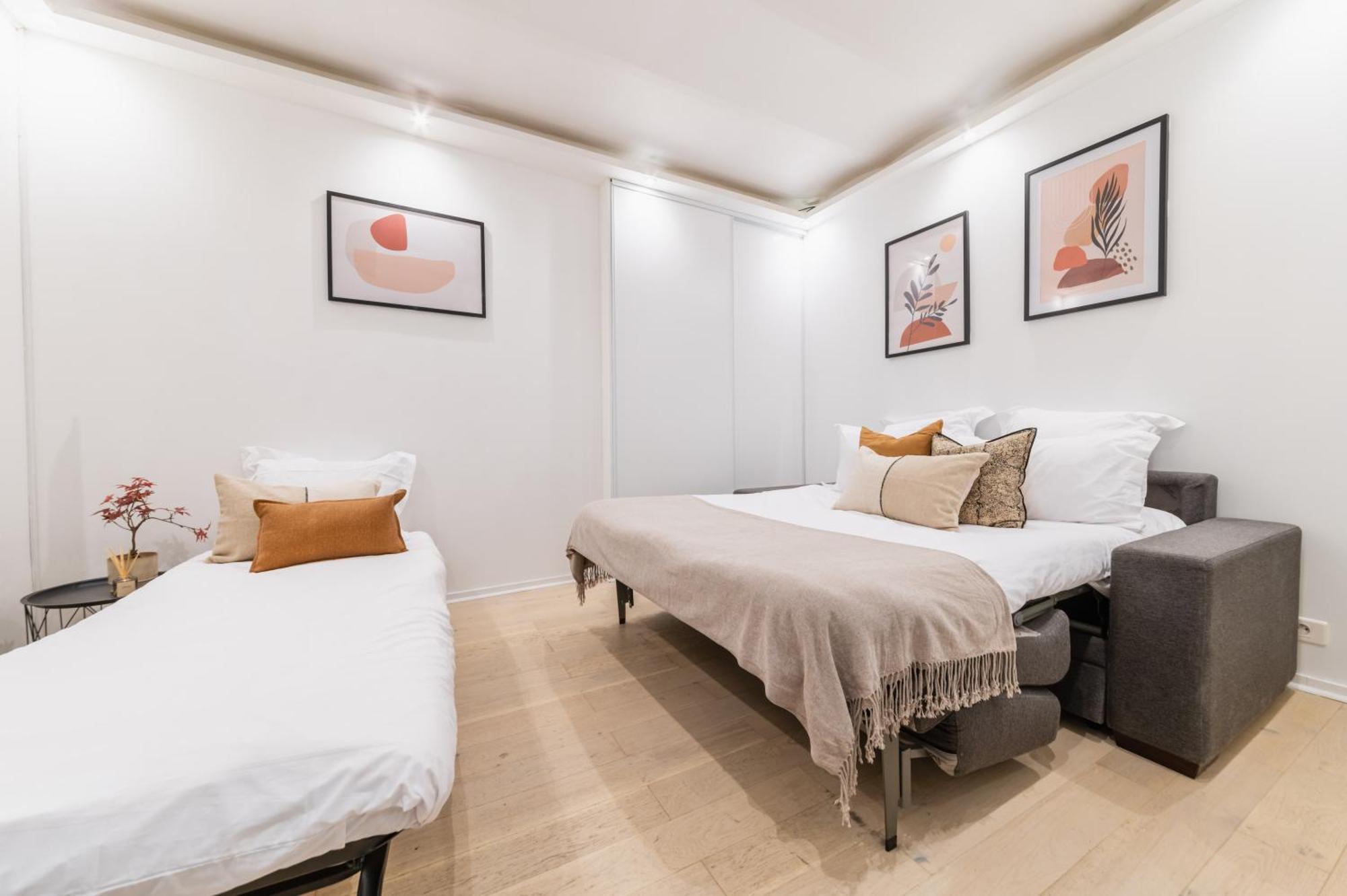 Imhost 8 - Lovely Studio At St Michel-Notre Dame Paris Bagian luar foto